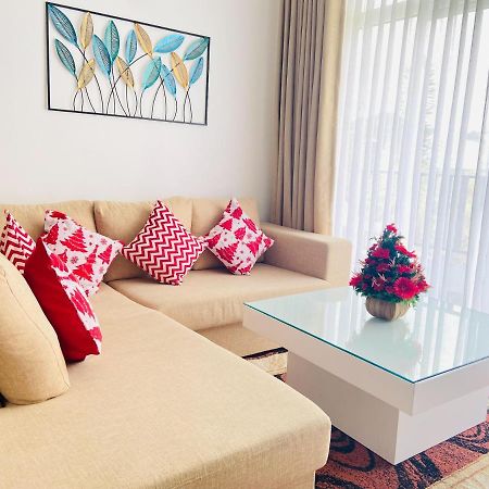 Grand Winterberry - Lake View Luxury Residence Нувара-Элия Экстерьер фото