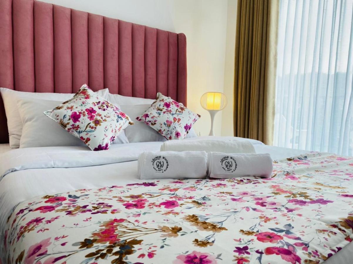 Grand Winterberry - Lake View Luxury Residence Нувара-Элия Экстерьер фото