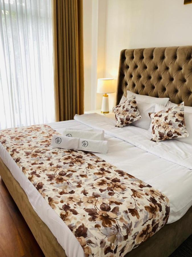 Grand Winterberry - Lake View Luxury Residence Нувара-Элия Экстерьер фото