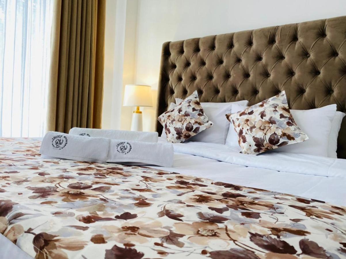 Grand Winterberry - Lake View Luxury Residence Нувара-Элия Экстерьер фото