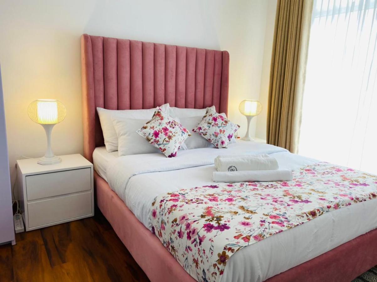 Grand Winterberry - Lake View Luxury Residence Нувара-Элия Экстерьер фото