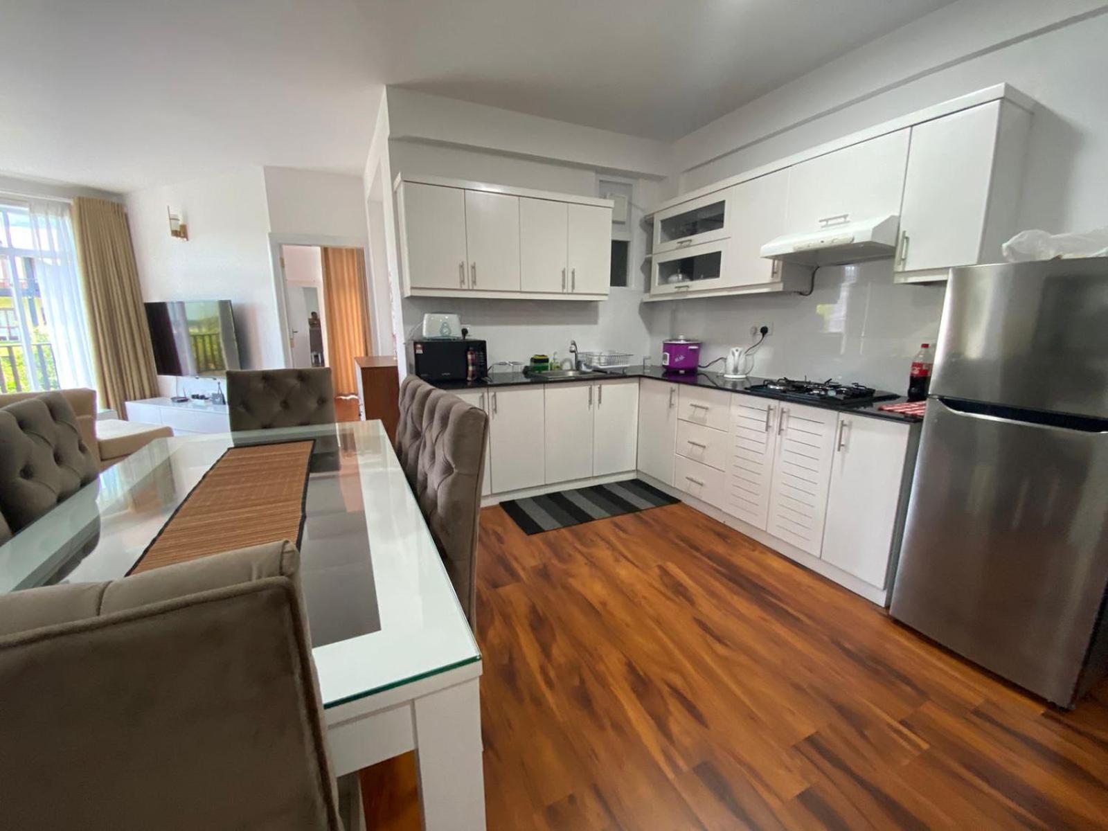 Grand Winterberry - Lake View Luxury Residence Нувара-Элия Экстерьер фото